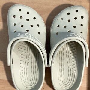 tan crocs m4 w6 clean and only worn once with no scuffs or marks